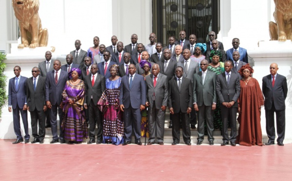 Photo de famille du nouveau gouvernement