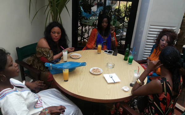 Ndèye Guèye, Oumou Sow, Mbathio... se payent un pot dans un restaurant chic de Dakar