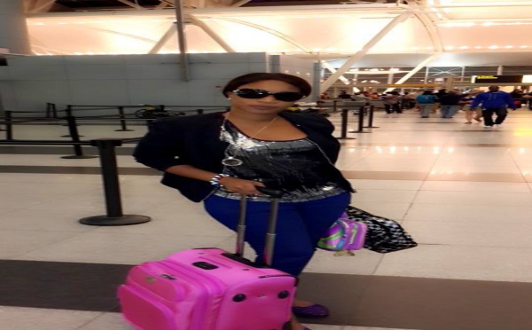 Aïda Samb très belle à l'aéroport !