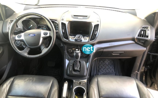 2015 Ford Escape Titanium, full option, panoramic sunroof, 4 Cylinders  ( A VENDRE )