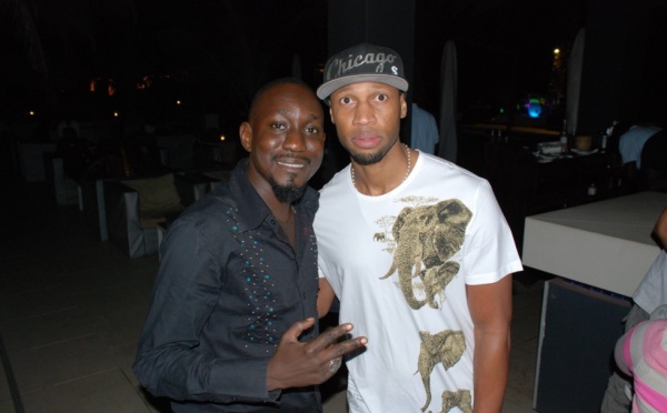 Chon pose avec l’international Malien Seydou Keita !