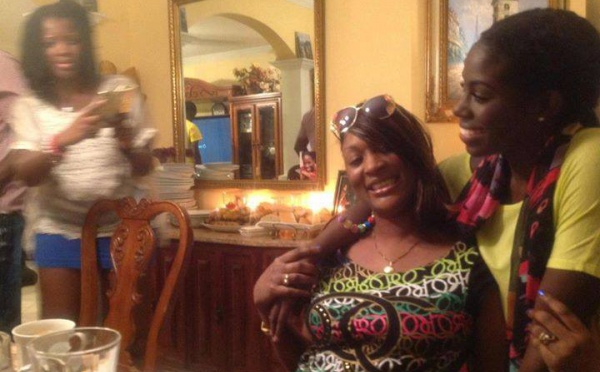 Titi toute heureuse en famille