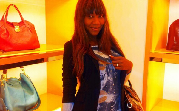 Amina Niang en mode shopping 