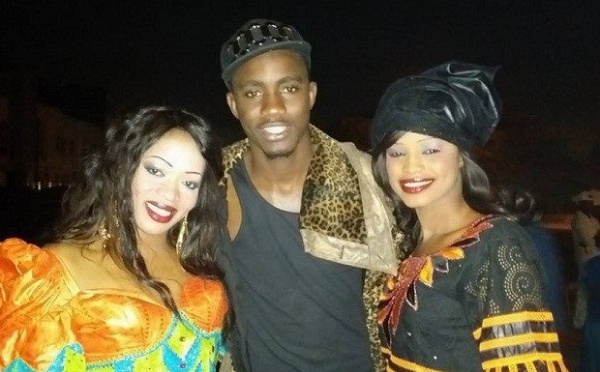 Waly Seck en compagnie de Oumou Sow et Mbathio