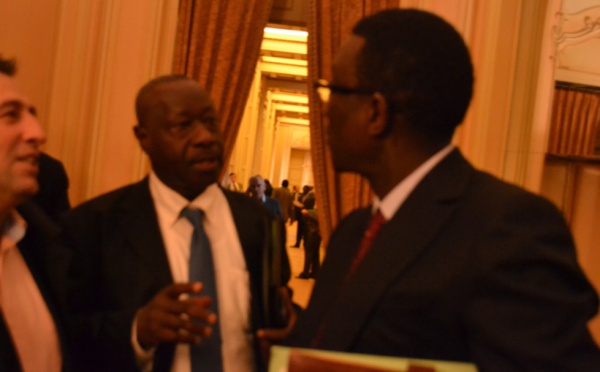Le ministre Amadou Bâ en pleine discussion avec El Hadj Ndiaye de la 2stv