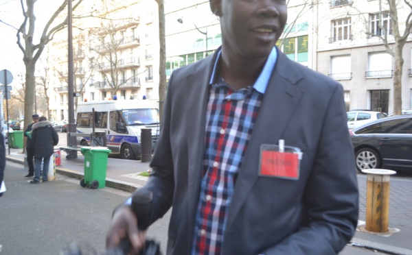 Baba Diaw, l'excellent cameraman de la Sen Tv, en action à Paris
