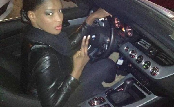 Lissa Thiam au volant d'une rutilante bagnole