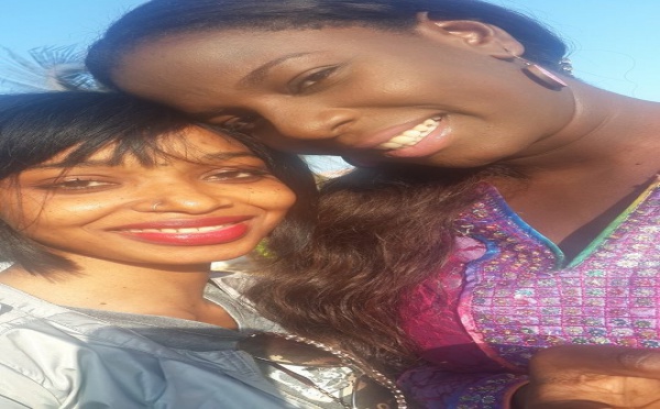 Sophia Thiam Mbacké pose avec Iman de Chanel 