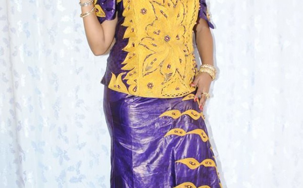 L'animatrice Dolce toute belle dans sa tenue traditionnelle 