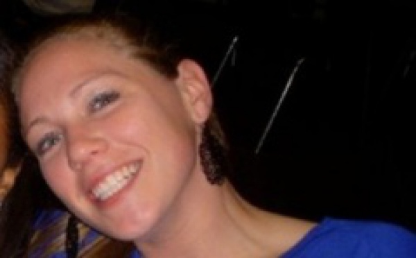 Cette femme plaque son élève de 17 ans contre le mur et lui pratique une fellation