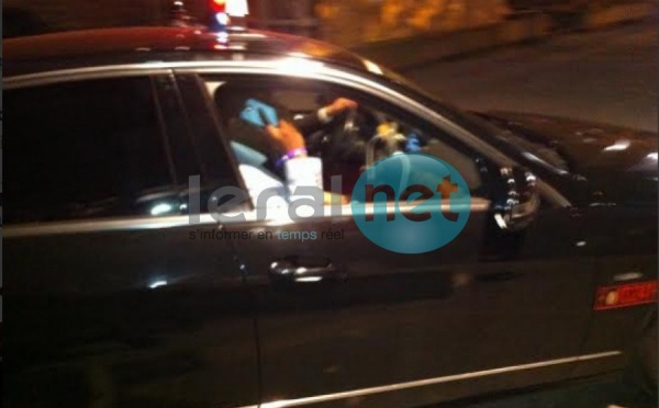 Bougane Guèye arrive au Zénith de Paris en taxi…