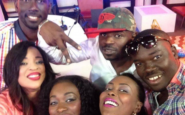 Le selfie de Canabasse avec l'équipe de Yewuleen 