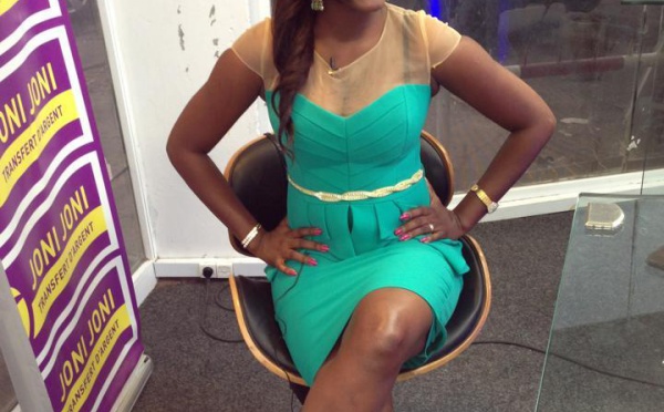 La ravissante Fama Thioune toute souriante 