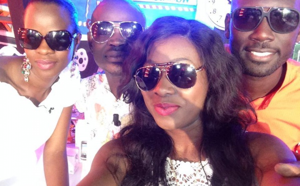L'équipe de Yewuleen en mode "lunettes de soleil" 