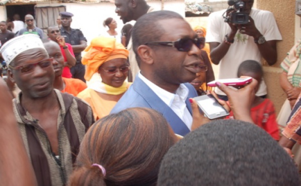  Le leader de "Fekké Maci Bollé", Youssou Ndour a voté ce matin à l'école Nafissatou Niang de la Médina