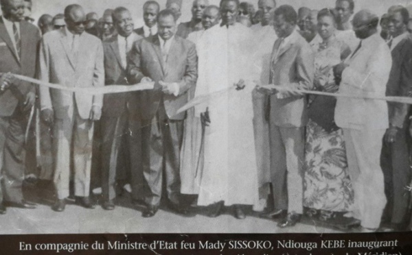 Souvenir - Ndiouga Kébé inaugurant la route du Méridien qu'il a lui-même construite 