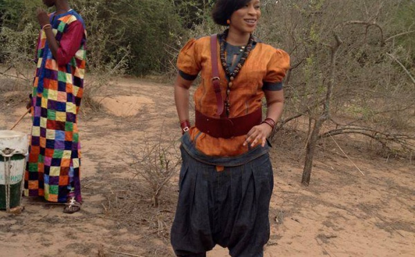 Aïda Samb en plein tournage du clip "Sunu sangue"