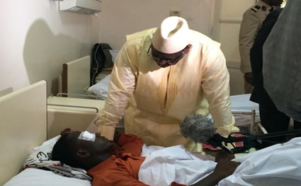 En images - Macky Sall au chevet des blessés des affrontements entre étudiants et policiers
