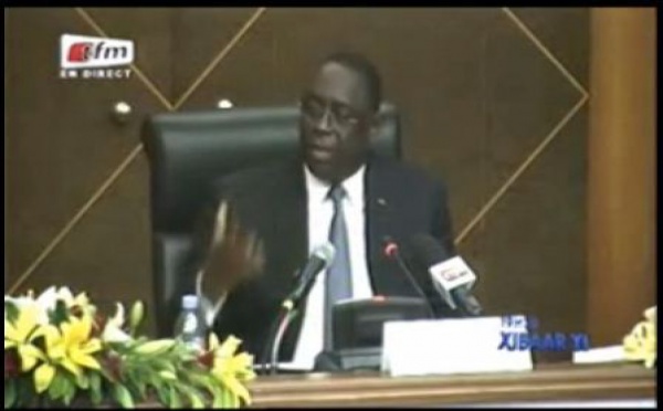 Vidéo: Macky Sall, les filles, les étudiants et les lutteurs !