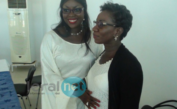 La journaliste Mame Sira Konaté en compagnie de Adja Sy 