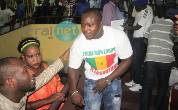 Modou Lô dans les tribunes du stade Senghor pour soutenir les Lions