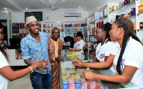 Wally Seck à l'inauguration du show room Le Miroir 