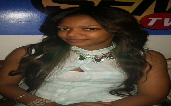 (2) Photos sans maquillage de Ya Awa. Regardez