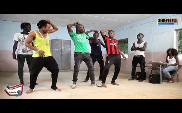 Modou Mbaye et Saf Té Nékh en pleine répétition pour le tournage de leur clip 