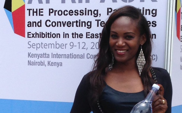 L'ex-mannequin international Amina Badiane à la foire internationale d'emballage de Nairobi