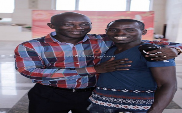 Serigne Mbacké Ndiaye très complice avec le paparazzi Arouna Ndiaye 