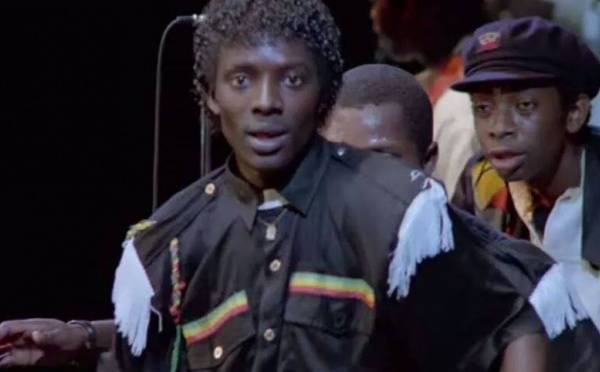 Souvenir - Youssou Ndour et son fidèle ami Mbaye Dièye Faye