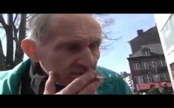 Vidéo: Cigarette électronique le test à mourir de rire