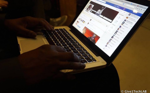 Youssou Ndour très concentré sur sa page Facebook