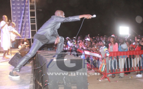 Images – Fidak 2014 : Abdou Guité Seck fait bouger le public au Cices