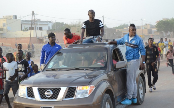 Pape Diouf accueilli triomphalement hier, à Kaolack ! Regardez