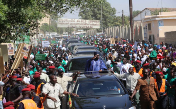 Photos - Macky Sall royalement accueilli à Tivaouane