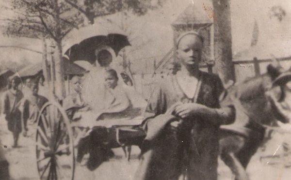 Mame El H. Malick Sy en calèche dans les rues de Dakar !!!!