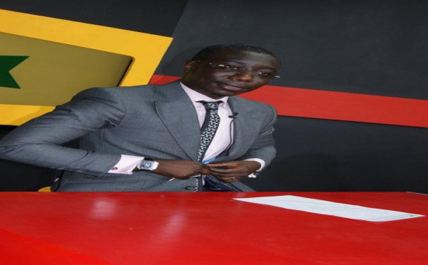 Pape Ngagne Ndiaye, animateur de « Faram Facce » en mode costume très élégant.