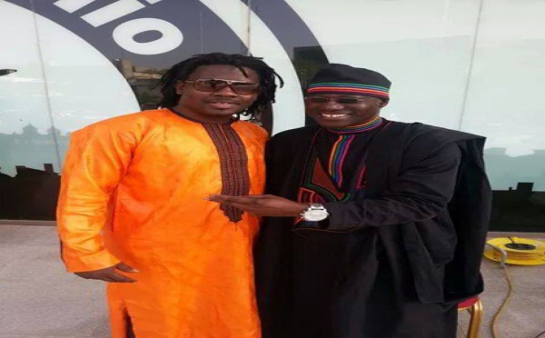 Le chanteur Idrissa Diop avec Baye Demba Faye
