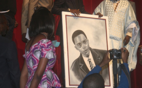 La surprise de Kouthia à Cheikh Amar : un tableau de son père. Regardez