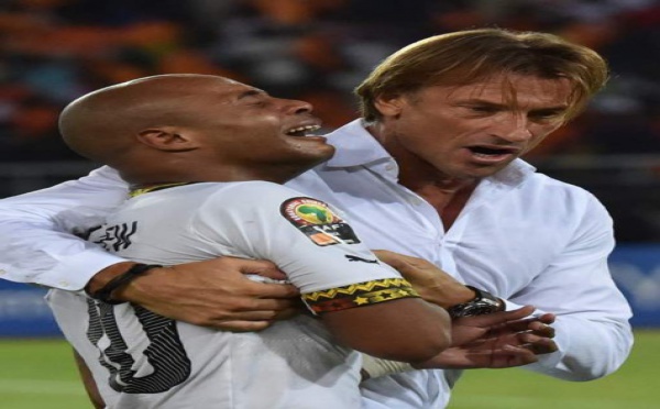 Arrêt sur image : Hervé Renard console André Ayew effondré
