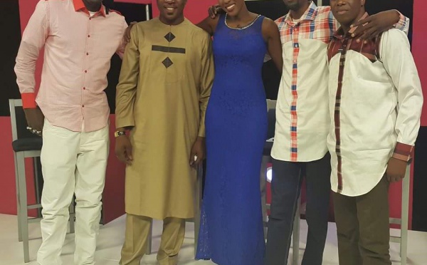 Dj Yves et Ngoné Ndiaye en compagnie du groupe Bidew Bou Bess