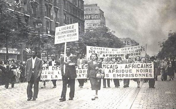 Cheikh Anta Diop et son épouse défilent à Paris dans les années 50 !