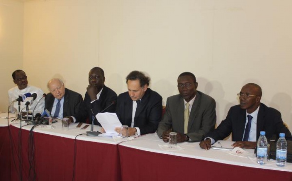 En images, la conférence de presse des avocats de Karim Wade