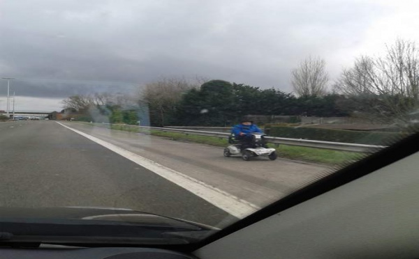 À contre-sens sur l'autoroute en chaise roulante