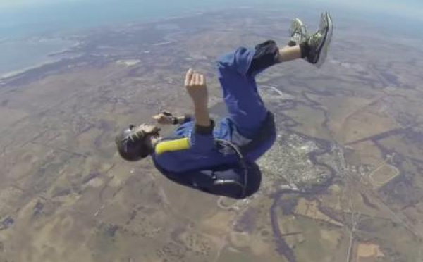 Il fait une crise d'épilepsie en plein saut en parachute