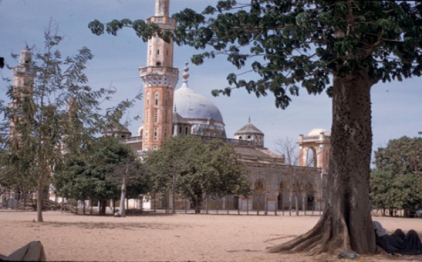 Arrêt sur image: La Mosquée de Diourbel en avril 1959