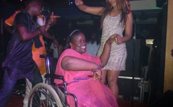 Viviane fait danser les handicapés