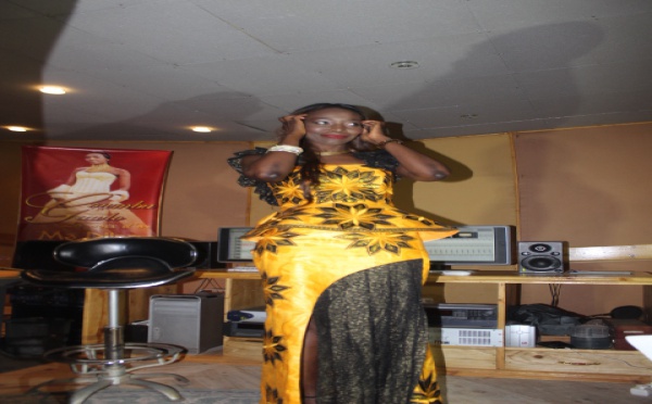 La Grande Diva toute ravissante dans sa tenue traditionnelle