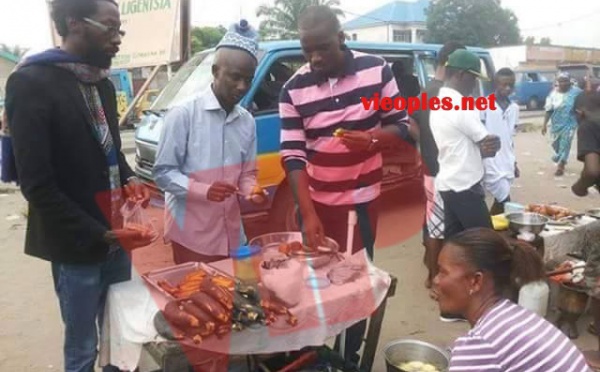 Fadel Barro et Malal Talla de Y en a marre avant leur arrestation à Kinshasa 
